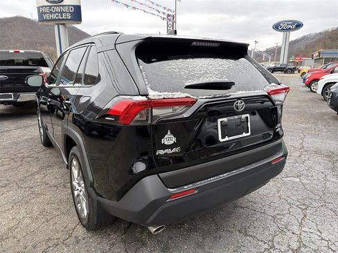 Used 2023 Toyota RAV4 XLE Premium image 6