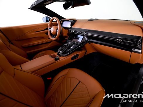 Used 2026 Aston Martin V8 Vantage S RWD image 21