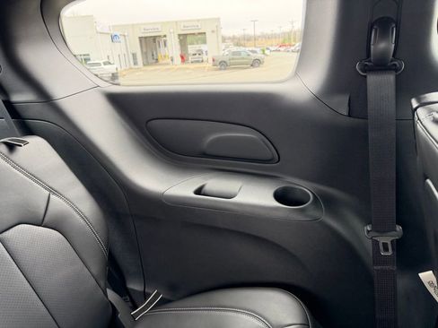 New 2026 Chrysler Pacifica Select image 38