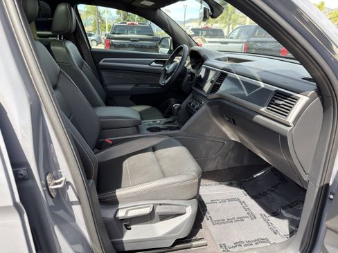 Used 2021 Volkswagen Atlas Cross Sport SE w/ Panoramic Sunroof Package FWD image 10