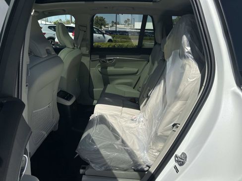 New 2026 Volvo XC90 T8 Ultra w/ Protection Package Premier AWD/4WD image 17