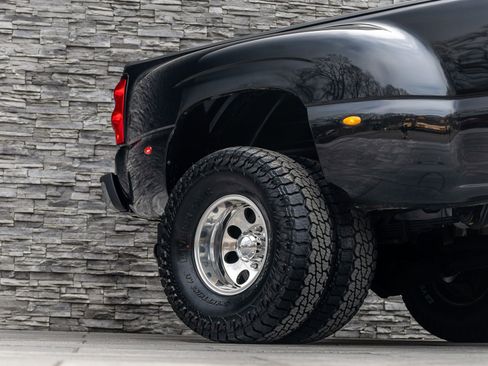 Used 2005 Chevrolet Silverado 3500 LT w/ Heavy-Duty Power Package image 6