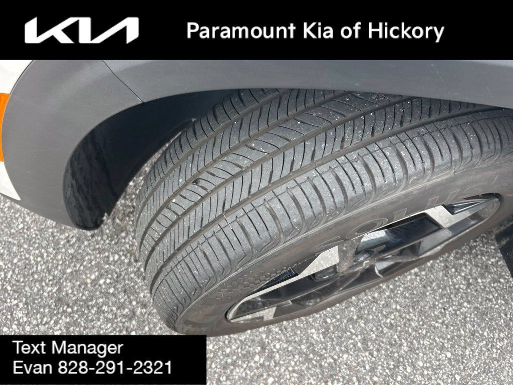 Used 2025 Kia Seltos EX w/ EX Sunroof Package FWD image 9
