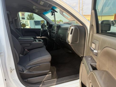 Used 2018 Chevrolet Silverado 1500 LT w/ Texas Edition RWD image 10