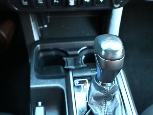 Used 2021 Toyota Tacoma TRD Sport w/ Technology Package image 30