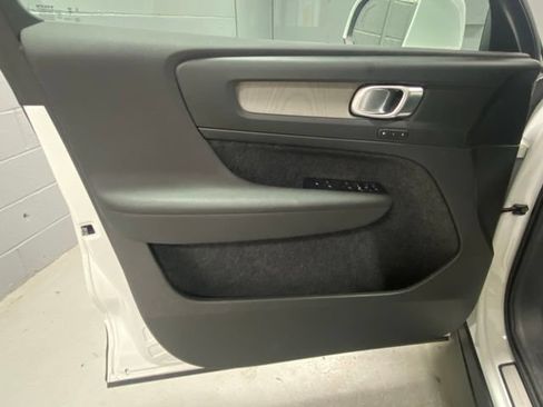 Used 2025 Volvo XC40 B5 Plus AWD/4WD image 6