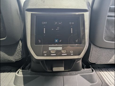 New 2026 GMC Yukon Denali Ultimate AWD/4WD image 17