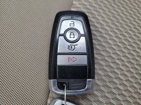 Used 2022 Ford Explorer XLT AWD/4WD image 32