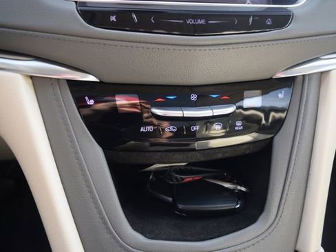 Used 2017 Cadillac XT5 Luxury w/ Driver Awareness Package FWD image 10