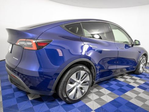 Used 2022 Tesla Model Y Long Range AWD/4WD image 5