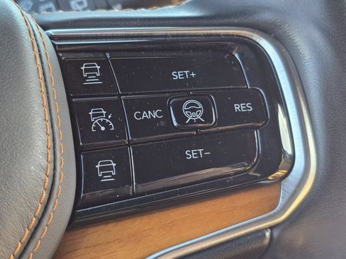 Used 2022 Jeep Grand Wagoneer Series III AWD/4WD image 15