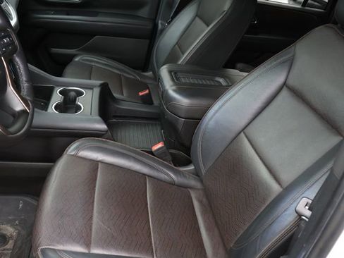 Used 2021 Chevrolet Suburban High Country image 16