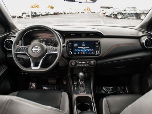 Used 2024 Nissan Kicks SR w/ SR Premium Package FWD image 23