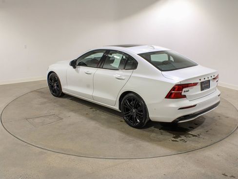 Used 2024 Volvo S60 B5 Plus image 4