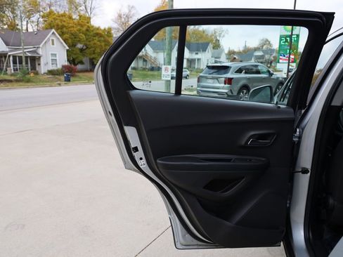 Used 2017 Chevrolet Trax LS image 17