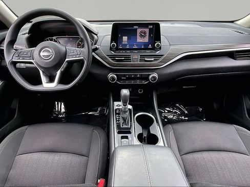 Used 2024 Nissan Altima 2.5 SV image 9