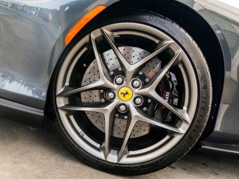 Used 2021 Ferrari Roma RWD image 9