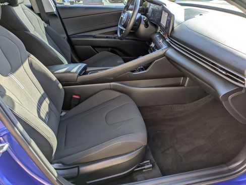 Used 2024 Hyundai Elantra SEL w/ Convenience Package image 19