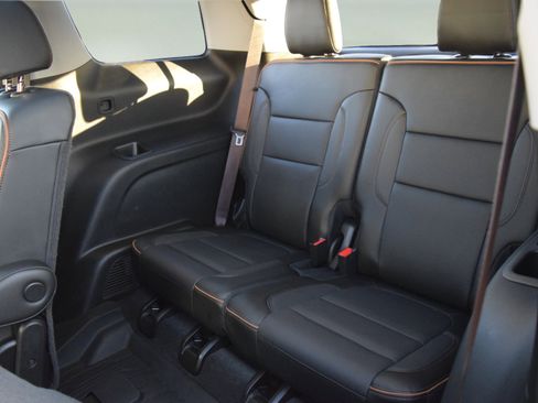 Used 2021 GMC Acadia AT4 w/ Technology Package image 9