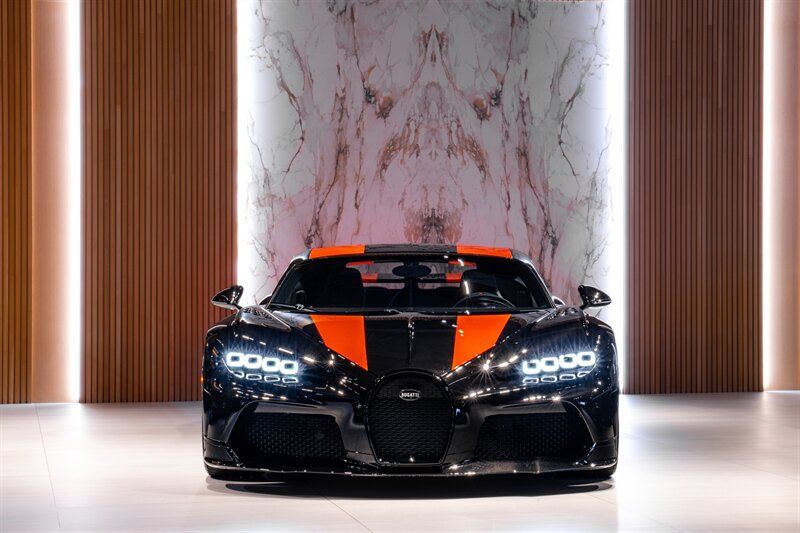 Used 2022 Bugatti Chiron Super Sport AWD/4WD image 2