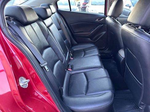 Used 2018 MAZDA MAZDA3 Touring FWD image 16