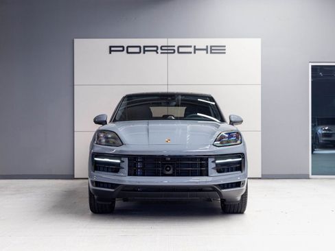 Certified 2026 Porsche Cayenne Coupe image 10