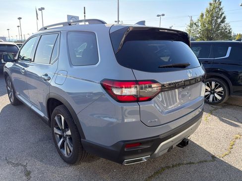 Used 2025 Honda Pilot Touring image 9