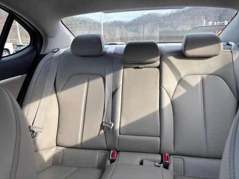 Used 2019 Genesis G70 2.0T Advanced image 20