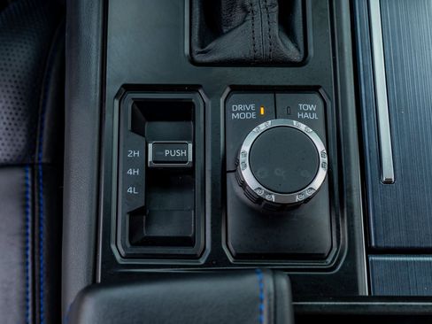 Used 2024 Toyota Tundra Platinum AWD/4WD image 27