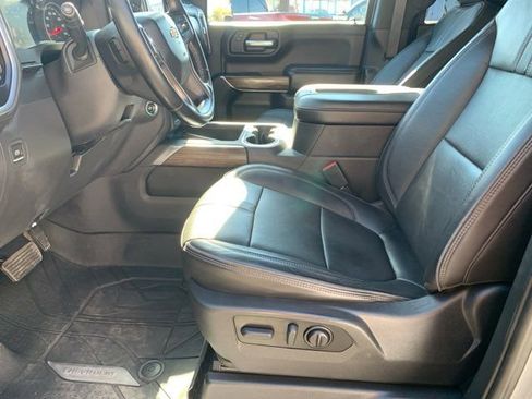 Used 2022 Chevrolet Silverado 1500 High Country w/ Technology Package image 12