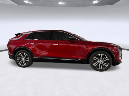 Used 2024 Cadillac Lyriq Luxury RWD image 8