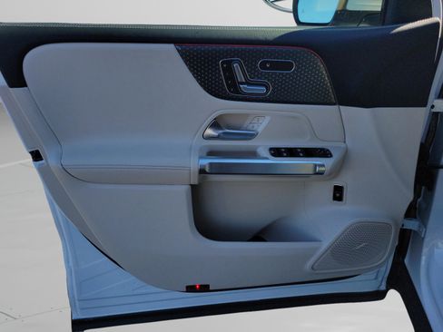 Certified 2025 Mercedes-Benz GLB 250 image 28