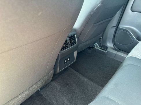 Used 2025 Nissan Rogue SV AWD/4WD image 24