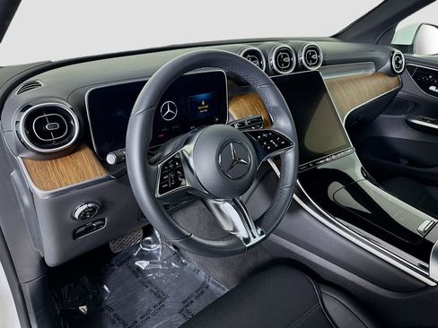 Used 2024 Mercedes-Benz GLC 300 image 9