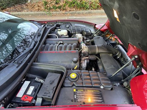 Used 2004 Chevrolet Corvette Coupe w/ Roof Package image 10