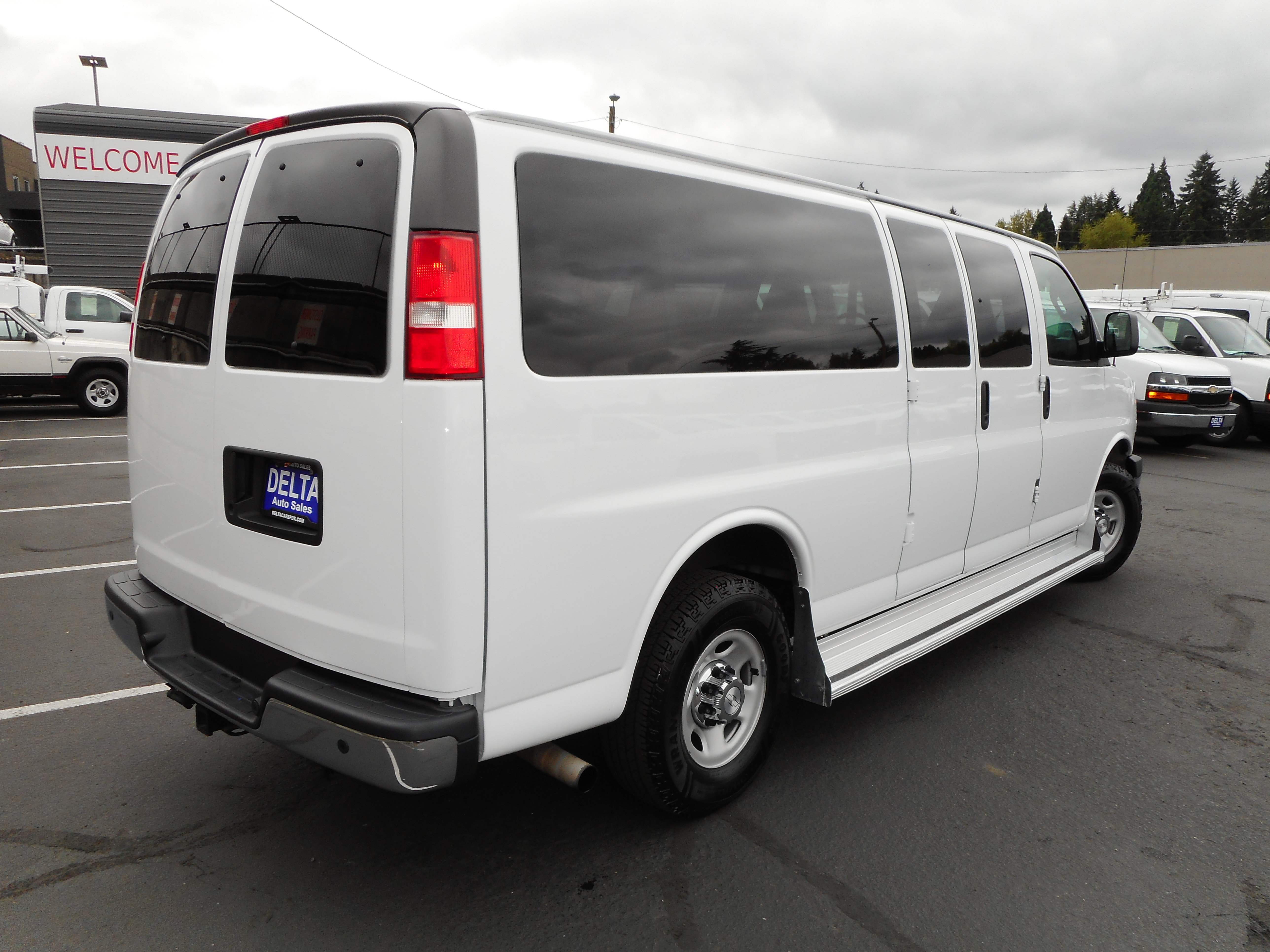 Used 2017 Chevrolet Express 3500 LT w/ LT Preferred Equipment Group RWD image 7