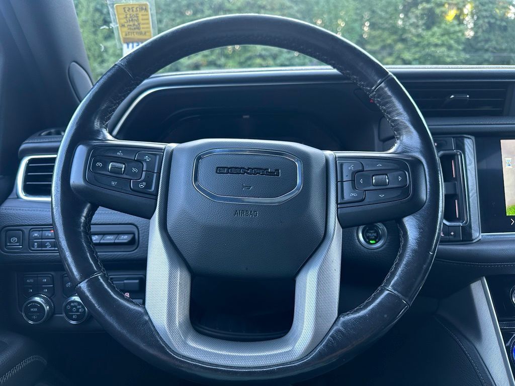 Used 2022 GMC Yukon XL Denali w/ Denali Ultimate Package AWD/4WD image 17