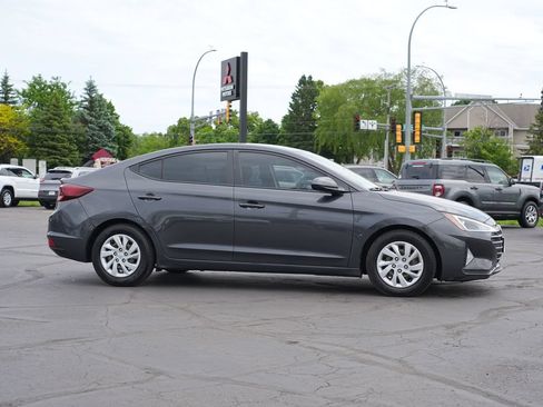 Used 2020 Hyundai Elantra SE FWD image 2