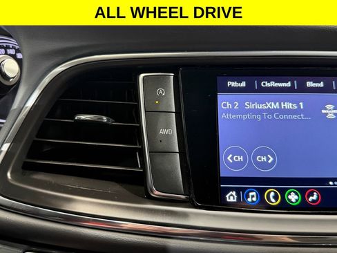Used 2024 Buick Enclave Essence AWD/4WD image 4