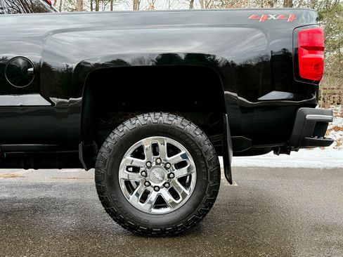 Used 2018 Chevrolet Silverado 2500 LTZ w/ LTZ Plus Package image 8