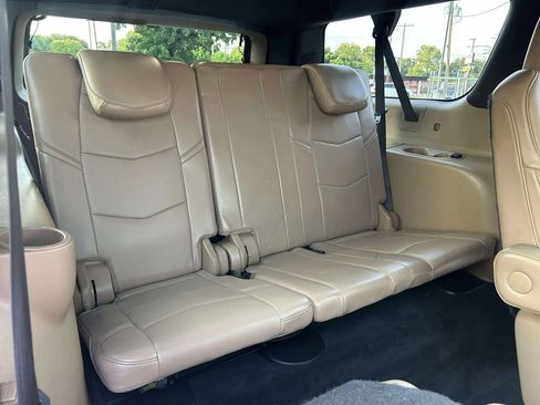 Used 2018 Cadillac Escalade ESV Platinum image 28