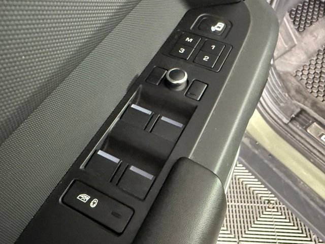 Used 2021 Land Rover Defender 110 X AWD/4WD image 21