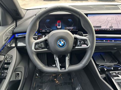 Used 2026 BMW 550e xDrive w/ Premium Package image 21