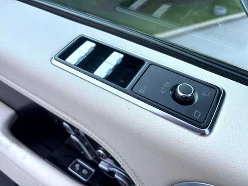 Used 2018 Land Rover Range Rover Supercharged image 16