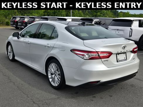 Used 2018 Toyota Camry XLE w/ Audio Package FWD image 5