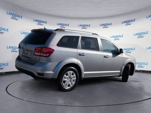 Used 2019 Dodge Journey SE w/ Connectivity Group FWD image 4