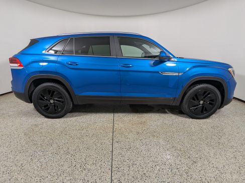 Used 2024 Volkswagen Atlas Cross Sport SE w/ Panoramic Sunroof Package FWD image 8