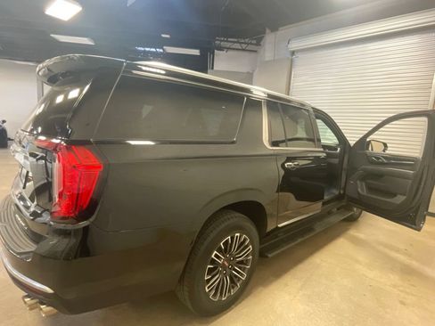 Used 2021 GMC Yukon XL Denali w/ Denali Premium Package AWD/4WD image 9