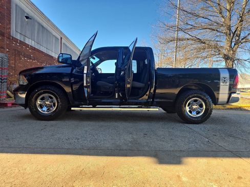 Used 2017 RAM 1500 ST w/ SXT Appearance Group image 37