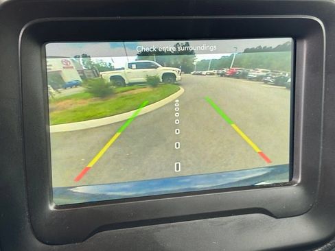 Used 2018 Jeep Renegade Latitude AWD/4WD image 13